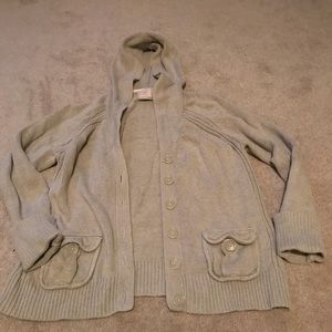 Old Navy used sweater. Comfortable No damage.